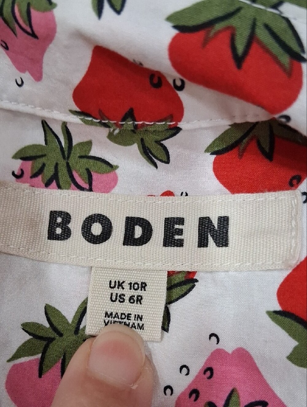 Boden Long- Sleeve Button- Front Shirt Featuring A Strawberry Pattern  Size 6R - Picture 7 of 8